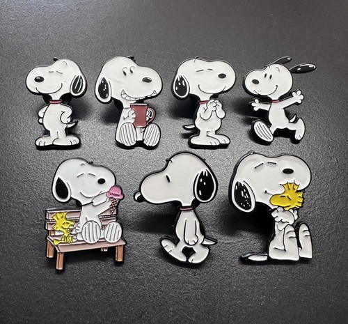 Snoopy enamel pin badge - snoopy,