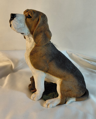 Beagle figurine with small - beagle,