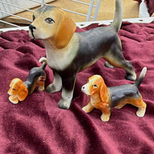 Beagle dog figurines lot 3 - beagle,